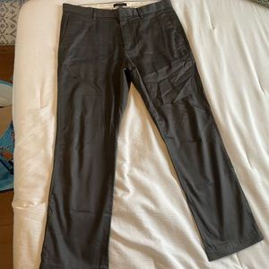 Like new - banana republic aiden chino, 35x32.